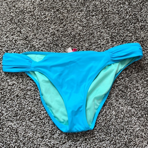 Victoria’s Secret Bikini. - Picture 8 of 11